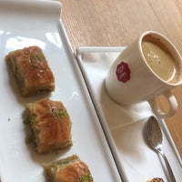 Photo taken at Simge Cafe &amp;amp; Patisserie by Mehriban G. on 8/7/2018