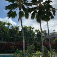 Foto tomada en Waikiki Sand Villa Hotel  por Keiji S. el 7/18/2019