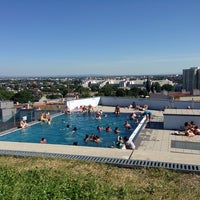 Photo taken at Schwimmbad Kabelwerk by Özlem Y. on 6/9/2014