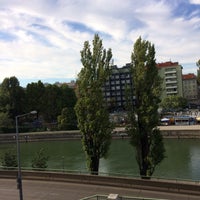 Photo taken at Franzensbrücke by Özlem Y. on 8/12/2018