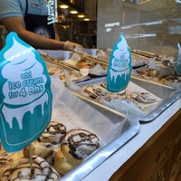 Photo taken at Cinnabon by Shamllany on 7/18/2019