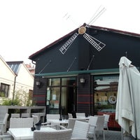 Das Foto wurde bei Amsterdam Cafè von Riccardo V. am 9/22/2012 aufgenommen