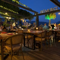 รูปภาพถ่ายที่ Demir Restaurant โดย Khaled K. เมื่อ 7/13/2022