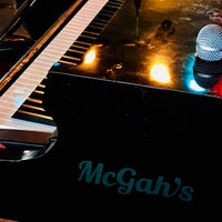 Foto diambil di McGah&amp;#39;s Pub &amp;amp; Pianos oleh Allysson T. pada 3/17/2018