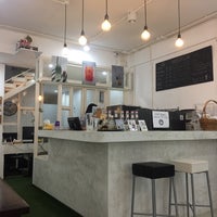 Photo taken at Rabbitat Hostel &amp;amp; Café by Mim P. on 4/20/2017