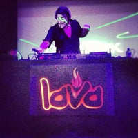 Foto tirada no(a) Lava Nightclub at Turning Stone Resort Casino por Christopher H. em 9/30/2012