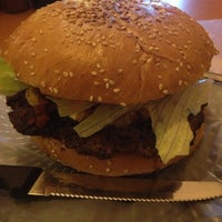 Das Foto wurde bei La Barra Sushi &amp; Burger von Veronika N. am 4/11/2013 aufgenommen