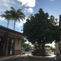 Foto scattata a The Shops at Mauna Lani da Kim H. il 7/23/2021