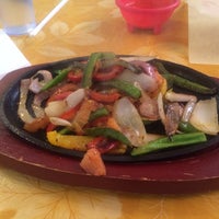 11/26/2013 tarihinde 👩🏼‍🦰 GINGER 👩🏼‍🦰 J.ziyaretçi tarafından Maribel Mexican food and more.'de çekilen fotoğraf