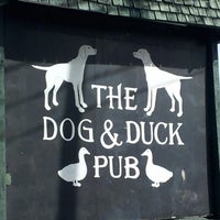 รูปภาพถ่ายที่ The Dog &amp;amp; Duck Pub โดย Larry J. เมื่อ 12/21/2012