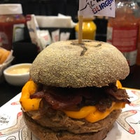 8/23/2018 tarihinde Tatiana S.ziyaretçi tarafından AUS Burger'de çekilen fotoğraf