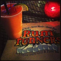 รูปภาพถ่ายที่ Rum Runners โดย Brandice T. เมื่อ 9/13/2013