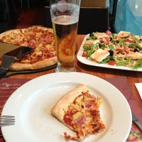 Foto diambil di Pizza Hut oleh Pablo H. pada 2/12/2013