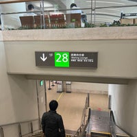 Photo taken at Gate 28 A B C by hiyoko72 Ч. on 3/16/2024