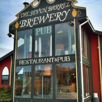 Foto tomada en Seven Barrel Brewery  por Shawn M. el 10/28/2012