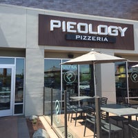 Foto scattata a Pieology Pizzeria da Erik W. il 8/24/2016