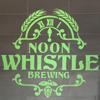 Foto tirada no(a) Noon Whistle Brewing por seann l. em 8/25/2022