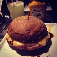 รูปภาพถ่ายที่ Paulista Burger โดย Caroline S. เมื่อ 9/30/2013