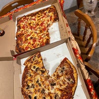 Снимок сделан в Santillo&amp;#39;s Brick Oven Pizza пользователем m-punss eat-ss 5/1/2021