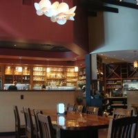 รูปภาพถ่ายที่ Cosmo Cafe &amp;amp; Bar โดย TravelOK เมื่อ 1/29/2013