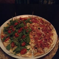 Foto diambil di Simplesmente Pizza Bar oleh Mario S. pada 7/27/2014