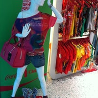 11/16/2012 tarihinde Irineu L.ziyaretçi tarafından Coca-Cola Clothing'de çekilen fotoğraf