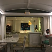Das Foto wurde bei Cyclades Restaurant von Memis am 8/20/2017 aufgenommen