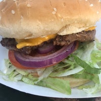 Снимок сделан в San Diego Burger Co. пользователем Inga I. 10/8/2018