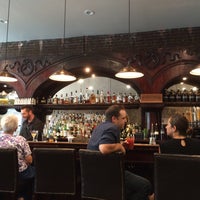 Foto scattata a The Barlow Room Restaurant and Bar da Erin L. il 8/16/2015