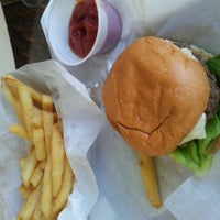 11/19/2012にFanny F.がSure Thing Burgerで撮った写真