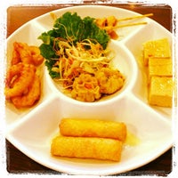 12/3/2013 tarihinde Linda L.ziyaretçi tarafından Khao Thai Restaurant'de çekilen fotoğraf