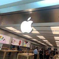Photo taken at Apple King of Prussia by Mickey O. on 10/1/2019