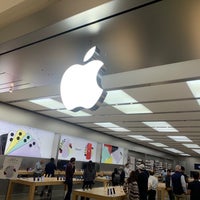 Photo taken at Apple King of Prussia by Mickey O. on 10/3/2019