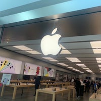 Photo taken at Apple King of Prussia by Mickey O. on 10/10/2019