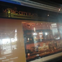 Foto tomada en Music City Flats  por Ryan C. el 11/20/2012