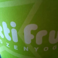 Photo taken at Tutti Frutti Frozen Yogurt by Renata G. on 11/15/2012