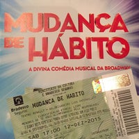 Photo taken at &amp;quot;Mudança de Hábito - A divina comédia musical da Broadway&amp;quot; by Anna Sarah J. on 12/12/2015