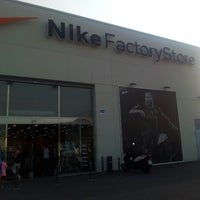 Majestuoso hambruna Todo el mundo Nike Factory Store - 3 tips