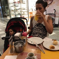 Photo taken at Cafeína by Bruna B. on 4/19/2017