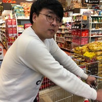 Photo taken at H Mart by Tequila Cadwin K. on 5/16/2019