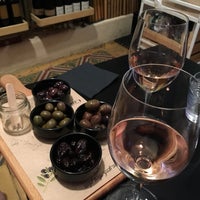 8/18/2017 tarihinde Paul N.ziyaretçi tarafından Cinque Wine &amp;amp; Deli Bar'de çekilen fotoğraf