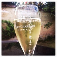 Снимок сделан в Champagne Guy Charbaut пользователем Serena V. 7/22/2015