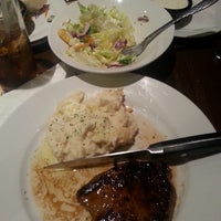 Photo taken at LongHorn Steakhouse by Bessie E. on 1/11/2014