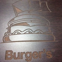 Foto tomada en Burgers - Burger&amp;#39;s ® -  @Burgerscolombia  por Juan C. el 11/22/2013