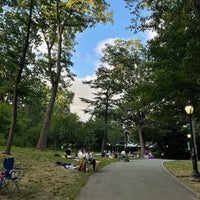 Photo taken at Shakespeare In The Park Line by Tokuyuki K. on 7/10/2022