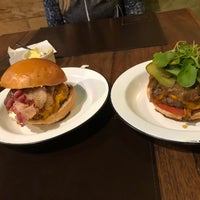 Photo taken at 12 Burguer &amp;amp; Beer by Rogerio M. on 9/13/2018