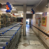Photo taken at Supermercados Mundial by João Luiz F. on 10/12/2016