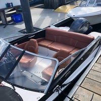 Снимок сделан в Granville Island Boat Rentals пользователем Markus 마. 9/7/2019