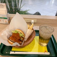 Photo taken at MOS Burger by Katsunori O. on 3/23/2019