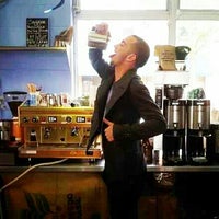 Foto diambil di Pilot Pete&amp;#39;s Coffee &amp;amp; Treats oleh Peter T. pada 9/21/2012